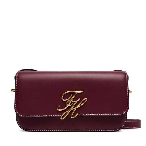 Torebka Tommy Hilfiger. Czerwone listonoszki damskie Tommy Hilfiger, bez wzorów, bez dodatków. Za 849.99 zł.