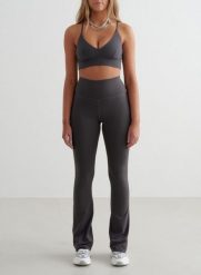 Damskie legginsy rozszerzane nogawki, wysoki stan, squat proof Sense ciemnoszary. Szare legginsy damskie Aim'n, s, bez wzorów, z elastanu. Za 339.00 zł.