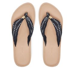 Japonki Tommy Hilfiger. Niebieskie klapki damskie Tommy Hilfiger, bez wzorów, bez obcasa. Za 139.99 zł.
