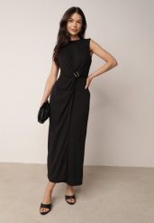 Czarna Elegancka Sukienka z Marszczeniami i Drapowaniem o Taliowanym Kroju z Metalowym Akcentem Azaervienne. Czarne sukienki damskie Born2be, do pracy, l, bez wzorów, biznesowe, bez kołnierzyka, bez ramiączek, maxi, proste. Za 169.99 zł.