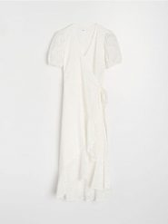 Bawełniana ażurowa sukienka midi z falbaną i wiązaniem - biały. Białe sukienki damskie Sinsay, l, w ażurowe wzory, z bawełny, bez kołnierzyka, bez ramiączek, midi. Za 79.99 zł.