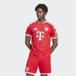 Koszulka podstawowa FC Bayern 26/27. Białe t-shirty sportowe męskie Adidas, l, z dzianiny, bez ramiączek, do piłki nożnej, climacool (adidas). Za 439.00 zł.