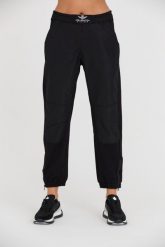 AERONAUTICA MILITARE Czarne spodnie dresowe Pantalone Felpa. Czarne spodnie dresowe damskie AERONAUTICA MILITARE, m, bez wzorów, z dresówki. W wyprzedaży za 459.99 zł.