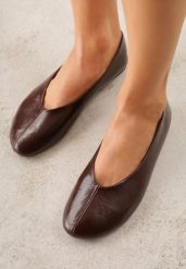 Brązowe Minimalistyczne Balerinki z Okrągłym Noskiem Katara. Brązowe baleriny damskie Born2be, bez wzorów, z jeansu, bez obcasa. Za 79.99 zł.