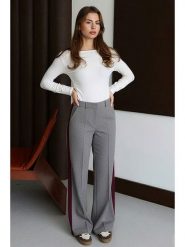 Trendyol Spodnie w kolorze szarym rozmiar: 34. Szare spodnie materiałowe damskie Trendyol, bez wzorów, z materiału. Za 117.99 zł.