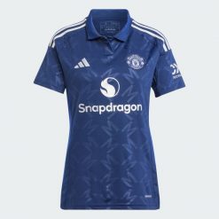 Koszulka Manchester United 24/25 Away. Niebieskie bluzki damskie Adidas, l, bez wzorów, z materiału, sportowe, bez kołnierzyka, bez ramiączek. W wyprzedaży za 300.75 zł.
