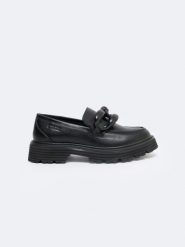 Mokasyny damskie loafersy z ozdobnym łaŅcuchem czarne LL274580 906. Czarne mokasyny damskie Big Star, z syntetyku. W wyprzedaży za 179.99 zł.