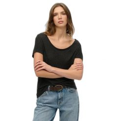Koszulka damska Superdry Studios. Czarne bluzki damskie Superdry., bez wzorów, klasyczne, bez kołnierzyka, bez ramiączek. Za 122.25 zł.