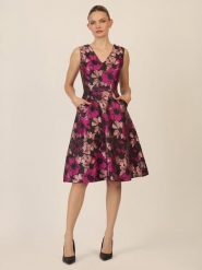 APART Sukienka w kolorze czarno-fioletowym rozmiar: 34. Czarne sukienki damskie Apart, bez wzorów, bez kołnierzyka, bez ramiączek, midi. Za 339.99 zł.