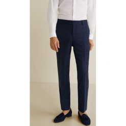 Mango Man - Spodnie Brasilia. Niebieskie spodnie materiałowe męskie Mango Man, bez wzorów, z bawełny, casualowe. W wyprzedaży za 79.90 zł.