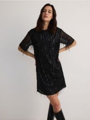 Cekinowa sukienka mini - czarny. Czarne sukienki damskie Reserved, l, bez wzorów, z dzianiny, bez kołnierzyka, bez ramiączek, mini. W wyprzedaży za 119.99 zł.