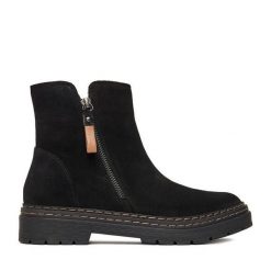 Botki Lasocki. Czarne botki damskie Lasocki, bez obcasa, na płaskiej podeszwie, bez zapięcia. Za 259.99 zł.