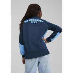 Młodzieżowa kurtka Manchester City ftblNRGY+ PUMA Marine Blue Blazing. Niebieskia kurtki damskie Puma, m, z aplikacjami, bez kaptura. W wyprzedaży za 194.00 zł.