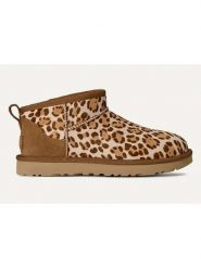 UGG Skórzane botki "Classic Ultra Mini" w kolorze jasnobrązowo-beżowym rozmiar: 40. Brązowe botki damskie Ugg, bez obcasa, bez zapięcia. Za 594.39 zł.