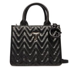 Torebka Guess. Czarne torebki klasyczne damskie Guess, z aplikacjami, bez dodatków. Za 319.99 zł.
