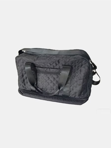 Pikowana torba podróżna z uchwytami - czarny. Czarne torebki klasyczne damskie Sinsay, bez wzorów, pikowane, bez dodatków. Za 49.99 zł.