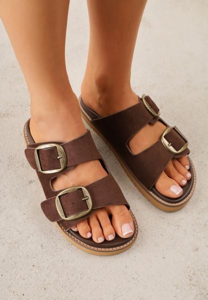 Brązowe Klapki VICES z Dwoma Paskami i Metalicznymi Klamrami Kaliniassi. Brązowe klapki damskie Born2be, bez wzorów, z jeansu, bez obcasa, na płaskiej podeszwie. Za 99.99 zł.