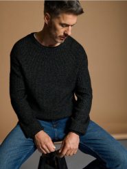Sweter - czarny. Czarne swetry męskie Sinsay, l, bez wzorów, bez kołnierzyka. W wyprzedaży za 39.99 zł.