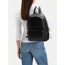 Plecak Guess Jeans. Czarne plecaki damskie Guess Jeans, z aplikacjami, z jeansu. Za 279.99 zł.