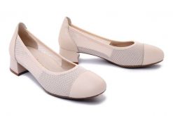 RIEKER 45065-80 white, czółenka damskie. Brązowe czółenka damskie Rieker, bez wzorów, bez obcasa, na obcasie. Za 359.90 zł.