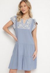 Jasnoniebieska Sukienka z Haftami w Stylu Boho z Bawełny Evitel. Niebieskie sukienki damskie Born2be, na lato, l, z aplikacjami, z bawełny, boho, bez kołnierzyka, bez ramiączek, midi. W wyprzedaży za 111.99 zł.