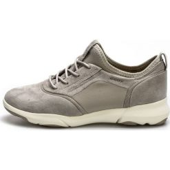 Geox tenisówki damskie Nebula S 40 szare. Szare trampki i tenisówki damskie Geox, bez wzorów, z zamszu. W wyprzedaży za 359.00 zł.