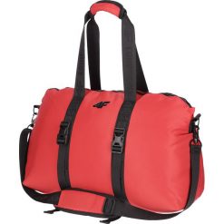 Torba sportowa TPU101 - czerwony. Czerwone torby męskie na ramię 4f, bez wzorów, na ramię. W wyprzedaży za 59.99 zł.