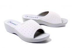 INBLU PL-45 biały, klapki profilaktyczne damskie. Białe klapki damskie Inblu, bez wzorów, bez obcasa. Za 62.99 zł.