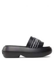 LOVE MOSCHINO Klapki JA28107I0IIX700A Czarny. Czarne klapki damskie Love Moschino, bez wzorów, ze skóry, bez obcasa. Za 609.99 zł.