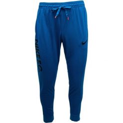 Spodnie sportowe męskie Nike FC Drifit. Niebieskie spodnie sportowe męskie Nike, z poliesteru. Za 255.95 zł.