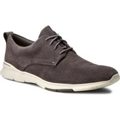 Półbuty CLARKS - Tynamo Walk 261244837 Dark Grey Suede. Szare półbuty męskie Clarks, z materiału, bez zapięcia. W wyprzedaży za 219.00 zł.