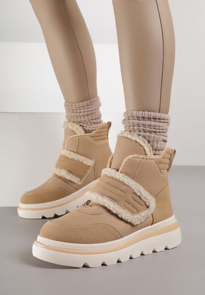 Ciemnobeżowe Śniegowce Ozdobione Futerkiem i Przeszyciami Newelara. Brązowe śniegowce damskie Renee, z jeansu. Za 109.99 zł.