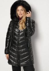 Czarna Pikowana Kurtka z Kapturem z Futerkiem Zorria. Czarne kurtki damskie Born2be, plus size, bez wzorów, z dzianiny, z kapturem. Za 229.99 zł.