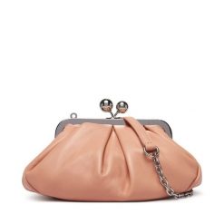 Torebka Weekend Max Mara. Czerwone torebki klasyczne damskie Weekend Max Mara, bez wzorów, wizytowe, bez kołnierzyka, bez ramiączek. Za 1,309.00 zł.