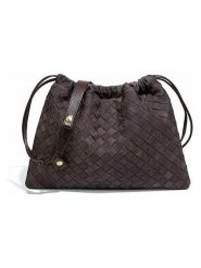 SUVRAI Torebka w kolorze brązowym - 32 x 26 x 13 cm rozmiar: onesize. Brązowe torebki klasyczne damskie SUVRAI, bez wzorów, z materiału, bez dodatków. Za 108.99 zł.