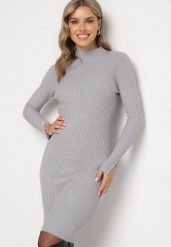 Szara Prążkowana Sukienka Dopasowana z Modalem Wiskozą i Ozdobnymi Guzikami Zeanilda. Szare sukienki damskie Born2be, na co dzień, m, bez wzorów, z dzianiny, wizytowe, bez kołnierzyka, bez ramiączek, dopasowane. Za 54.99 zł.