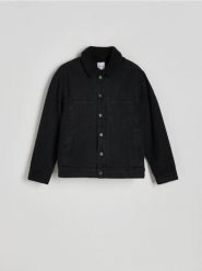 Jeansowa kurtka sherpa - czarny. Czarne kurtki męskie Reserved, l, bez wzorów, z denimu, bez kaptura. W wyprzedaży za 99.99 zł.