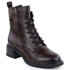 Skórzane botki damskie workery brązowe Filippo DBT7369. Brązowe botki damskie Filippo, ze skóry, bez obcasa, bez zapięcia. Za 409.99 zł.