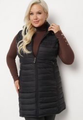 Czarna Pikowana Kamizelka z Odpinanym Kapturem o Taliowanym Kroju Tinvalia. Czarne kamizelki damskie Born2be, plus size, z jeansu. Za 109.99 zł.