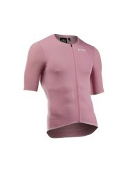 Koszulka rowerowa NORTHWAVE Essence Jersey S/s różowy. Czerwone t-shirty sportowe męskie Northwave, m, z jersey, bez ramiączek, na fitness i siłownię. Za 339.99 zł.