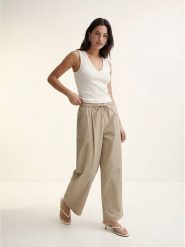 Vero Moda Top w kolorze białym rozmiar: M. Białe topy damskie Vero Moda, m, bez wzorów, bez kołnierzyka. Za 55.95 zł.