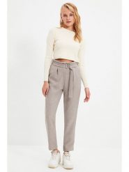 Trendyol Spodnie w kolorze jasnoszarym rozmiar: 42. Szare spodnie materiałowe damskie Trendyol, bez wzorów, z materiału, z podwyższonym stanem. Za 78.99 zł.