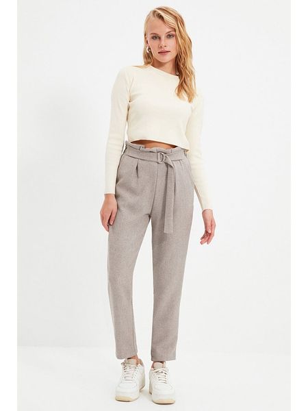 Trendyol Spodnie w kolorze jasnoszarym rozmiar: 42. Szare spodnie materiałowe damskie Trendyol, bez wzorów, z materiału, z podwyższonym stanem. Za 78.99 zł.