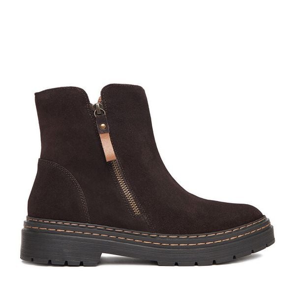 Botki Lasocki. Brązowe botki damskie Lasocki, bez obcasa, na płaskiej podeszwie, bez zapięcia. Za 259.99 zł.