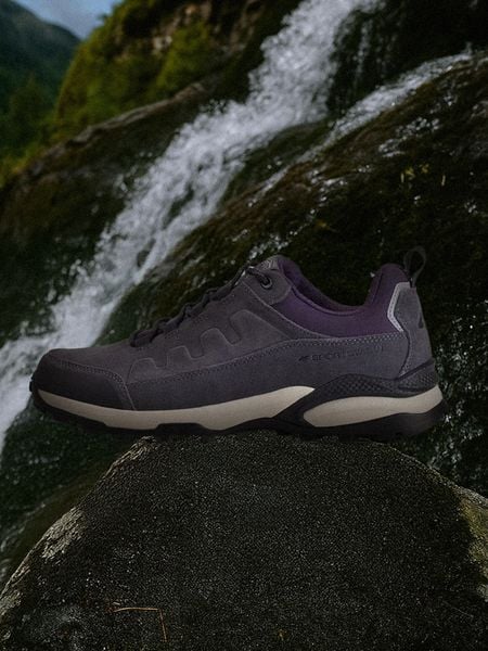 4F Niskie buty trekkingowe damskie - szare 41. Szare obuwie trekkingowe damskie 4f. W wyprzedaży za 239.99 zł.