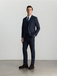 Spodnie slim fit z kantem - granatowy. Niebieskie spodnie materiałowe męskie Reserved, bez wzorów, z tkaniny. W wyprzedaży za 119.99 zł.