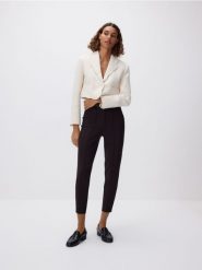 Spodnie z przeszyciem - brązowy. Brązowe spodnie materiałowe damskie Reserved, bez wzorów, z tkaniny. Za 149.99 zł.