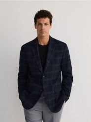 Marynarka regular z dodatkiem wiskozy - granatowy. Niebieskie marynarki męskie Reserved, bez wzorów, z tkaniny. W wyprzedaży za 179.99 zł.