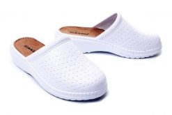 AXIM 7K3808B white, klapki damskie. Białe klapki damskie Axim, bez wzorów, bez obcasa. Za 49.99 zł.