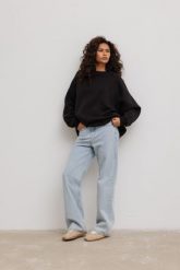 Bluza damska o kroju oversize z HAFTEM w kolorze TOTALLY BLACK - CRAFT-UNI. Czarne bluzy bez kaptura damskie Marsala, m, z bawełny. Za 349.90 zł.